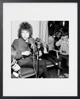 BOB DYLAN DURING A PRESS CONFERENCE 1966