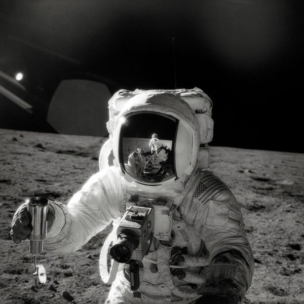 YELLOWKORNERフォトアート「Alan Bean, Apollo 12」 ALAN BEAN, APOLLO 12 – ROOM＋